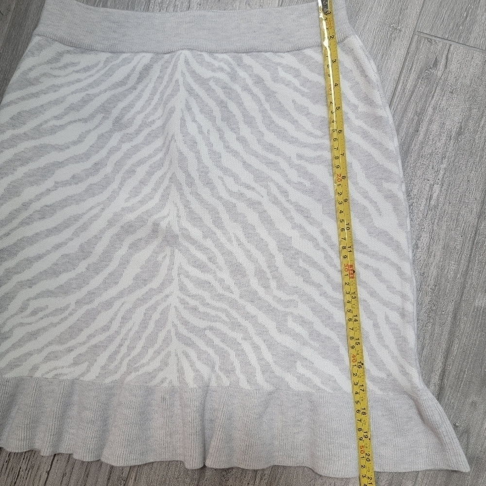 2/$20 NWT Anthropologie Dolan Zebra Ruffled Knit Skirt S - Picture 8 of 11